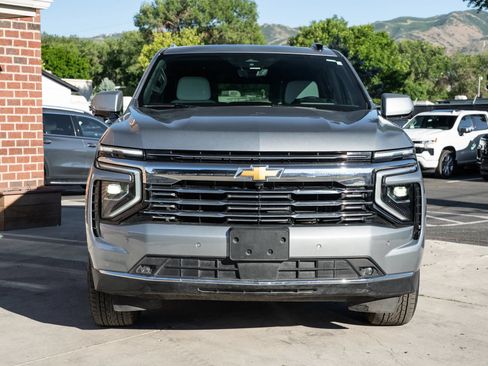 Used 2025 Chevrolet Suburban Premier AWD/4WD image 2