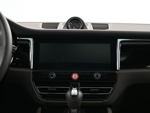 Certified 2026 Porsche Macan image 11