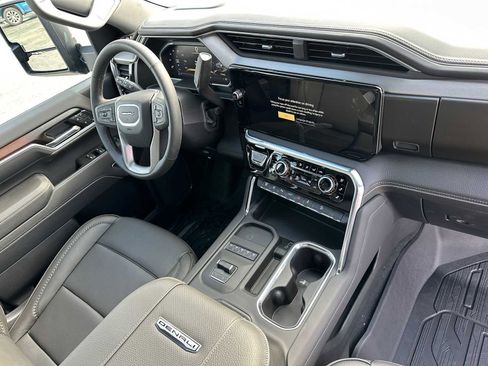 New 2026 GMC Sierra 3500 Denali w/ Denali Reserve Package AWD/4WD image 11