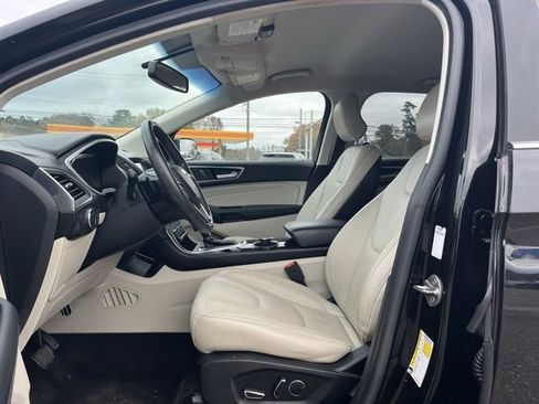 Used 2018 Ford Edge Titanium image 7