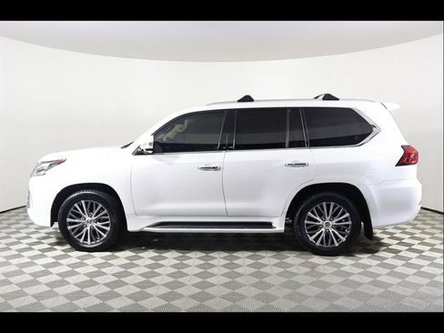 Used 2019 Lexus LX 570 4WD w/ Luxury Package image 3
