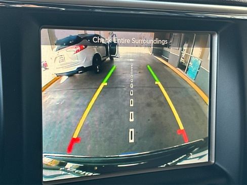 Used 2017 Jeep Grand Cherokee Limited image 16