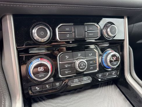 Used 2021 GMC Yukon XL Denali image 13