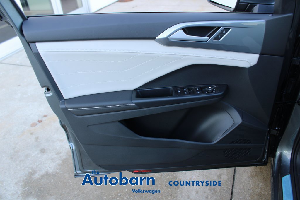 Certified 2026 Volkswagen Taos SEL AWD/4WD image 9