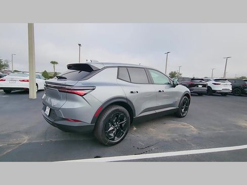 New 2026 Chevrolet Equinox EV LT image 18