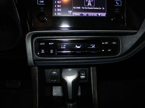 Used 2019 Toyota Corolla SE FWD image 16