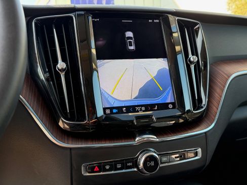 Certified 2023 Volvo XC60 B5 Plus w/ Climate Package image 19
