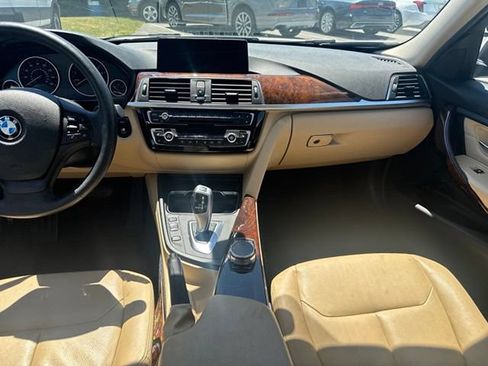 Used 2018 BMW 320i xDrive Sedan w/ Premium Package AWD/4WD image 15