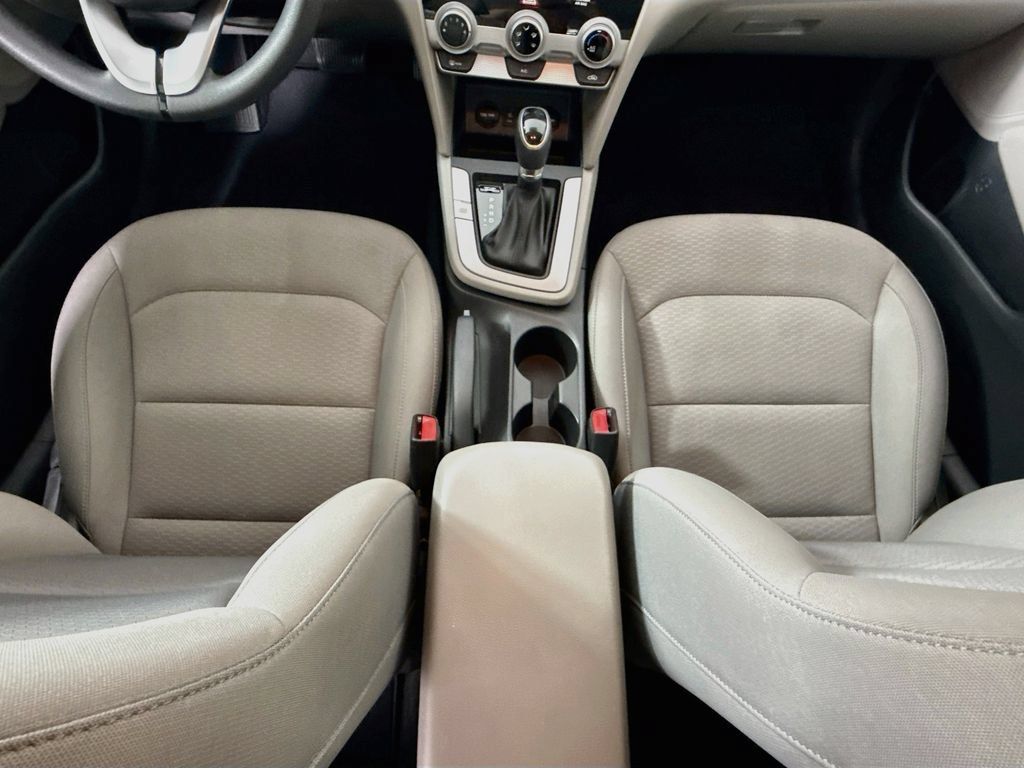 Used 2019 Hyundai Elantra SE FWD image 16