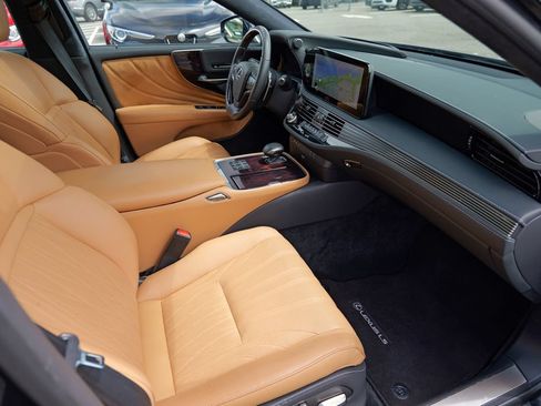 Used 2024 Lexus LS 500 AWD w/ Interior Upgrade Package image 35