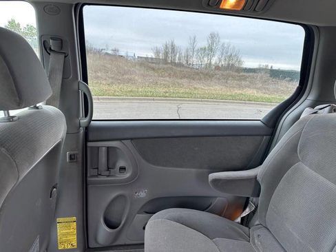 Used 2005 Toyota Sienna image 24