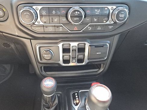 Used 2023 Jeep Wrangler Unlimited Sahara AWD/4WD image 10