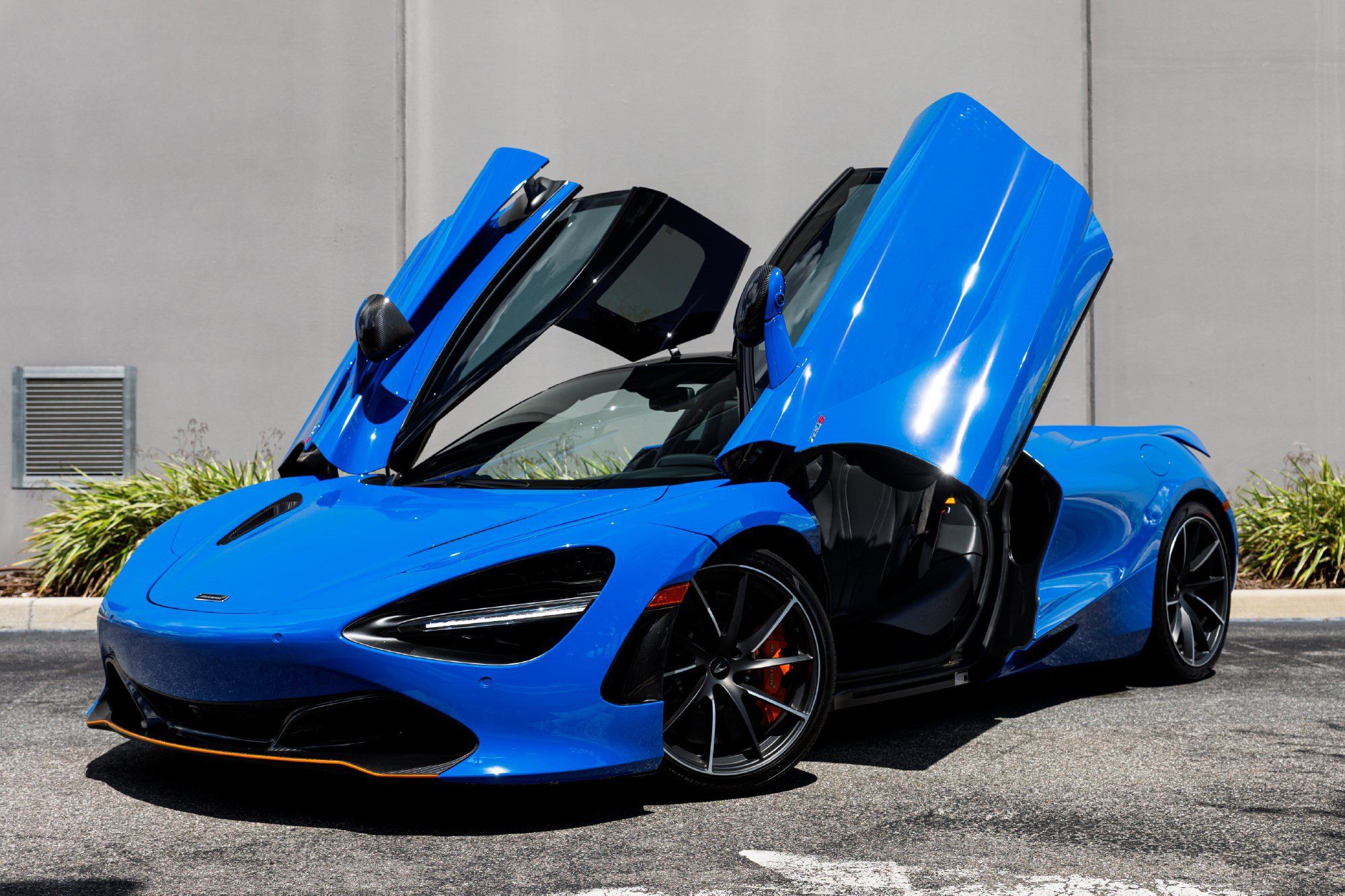 Used 2019 McLaren 720S Luxury RWD image 2