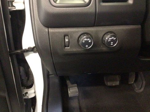Used 2021 Chevrolet Colorado LT AWD/4WD image 10