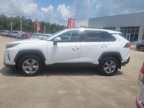 Certified 2022 Toyota RAV4 XLE FWD image 2