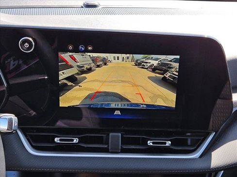 Used 2025 Chevrolet Equinox LT FWD image 12