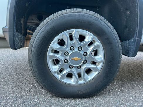 Used 2024 Chevrolet Silverado 2500 LT image 45