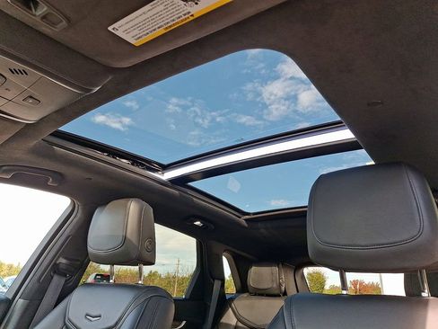 Used 2017 Cadillac XT5 Platinum w/ Driver Assist Package image 14