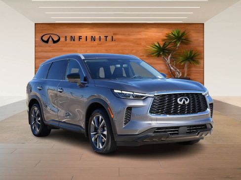 Certified 2025 INFINITI QX60 Luxe w/ Vision Package image 3