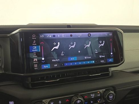 Used 2025 Jeep Wrangler Unlimited Sahara w/ Safety Group AWD/4WD image 19