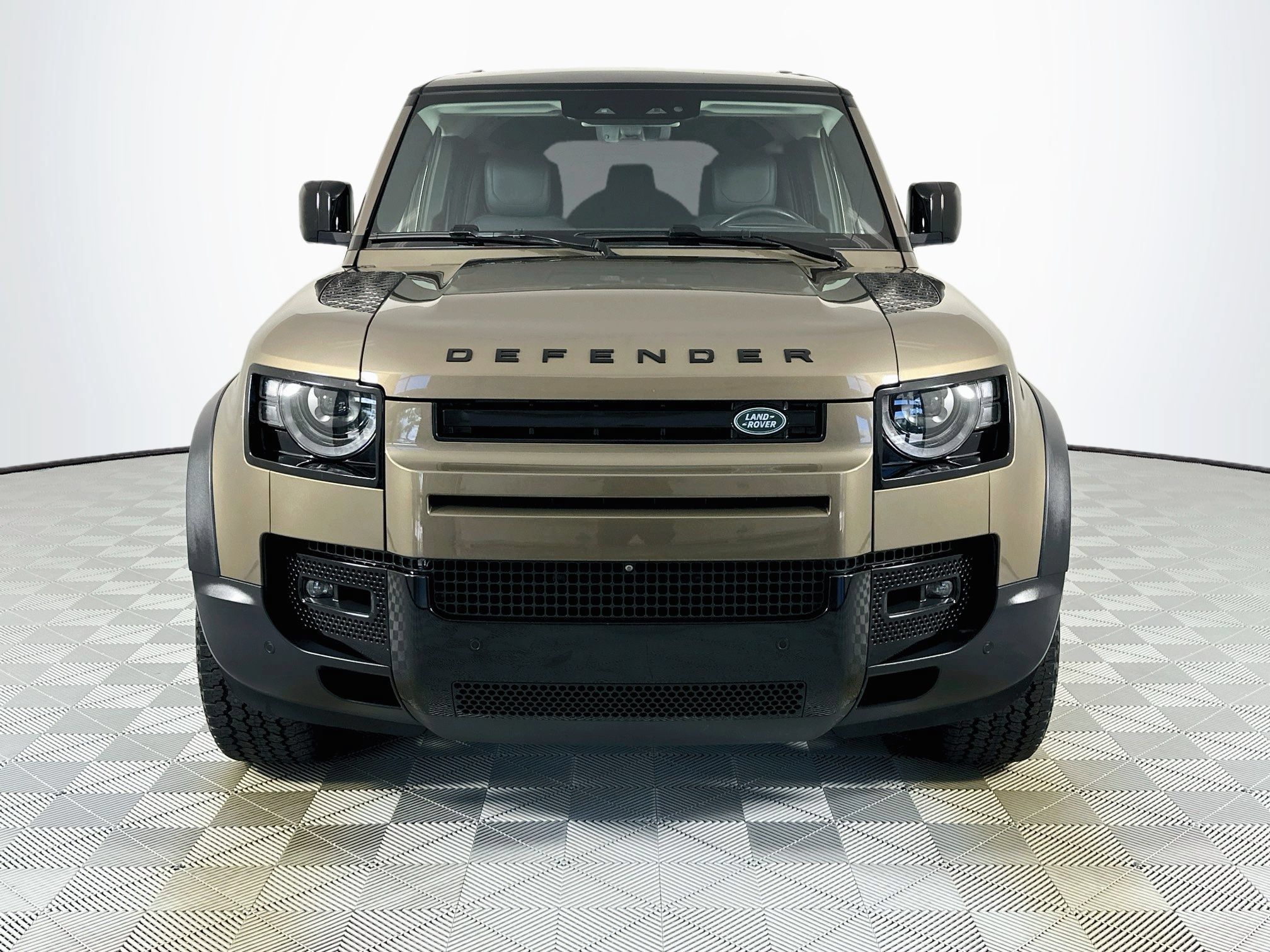 Used 2020 Land Rover Defender 110 HSE AWD/4WD image 2