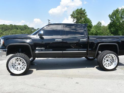 Used 2018 GMC Sierra 1500 SLT w/ Enhanced Driver Alert Package RWD image 9