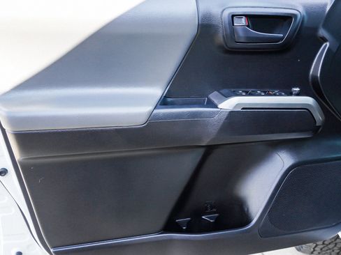 Used 2017 Toyota Tacoma SR5 image 20