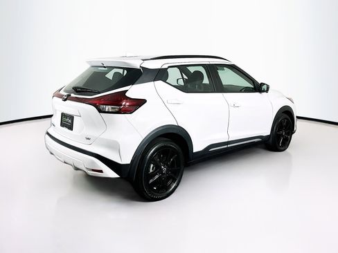 Used 2023 Nissan Kicks SR image 9