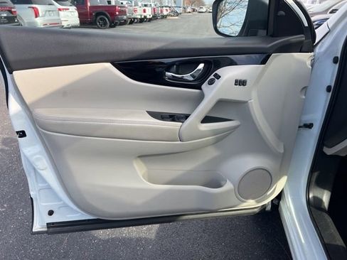 Used 2022 Nissan Rogue Sport SL w/ Premium Package image 27