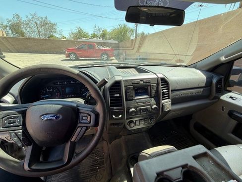 Used 2019 Ford F250 XL w/ STX Appearance Package RWD image 2