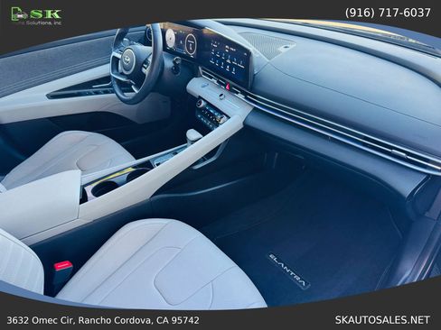 Used 2023 Hyundai Elantra Limited image 13