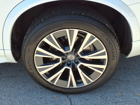 Used 2020 Volvo XC90 T5 Momentum w/ Protection Package Premier AWD/4WD image 9