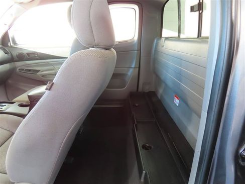 Used 2015 Toyota Tacoma PreRunner w/ Convenience Package RWD image 21