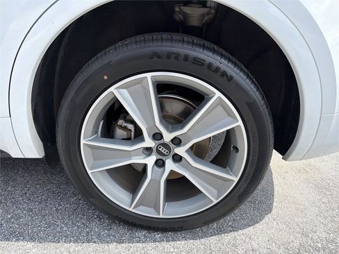 Used 2019 Audi Q5 2.0T Premium Plus w/ Premium Plus Package AWD/4WD image 19