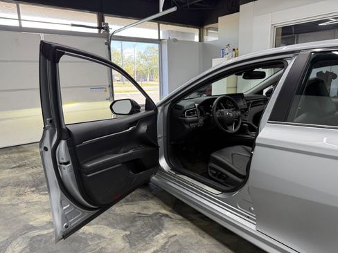 Used 2024 Toyota Camry SE FWD image 9