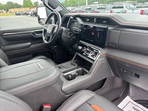 Used 2024 GMC Sierra 2500 AT4 w/ AT4 Preferred Package AWD/4WD image 15