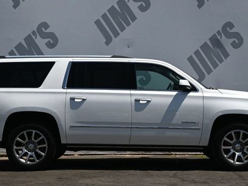 Used 2017 GMC Yukon XL Denali w/ Open Road Package AWD/4WD image 4