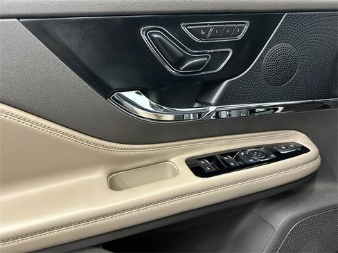 Used 2023 Lincoln Corsair AWD image 33