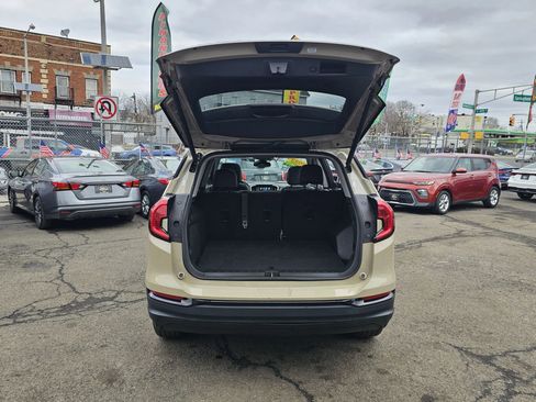 Used 2023 GMC Terrain SLT w/ Elevation Edition image 7