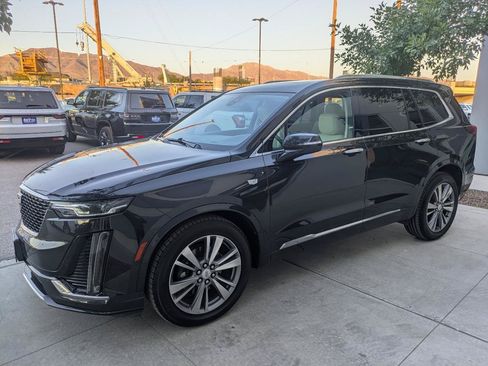 Used 2020 Cadillac XT6 Premium Luxury FWD image 3