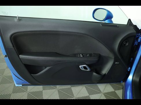 Used 2016 Dodge Challenger R/T image 25