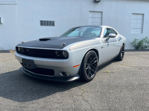 Used 2022 Dodge Challenger R/T Scat Pack w/ T/A Package image 2