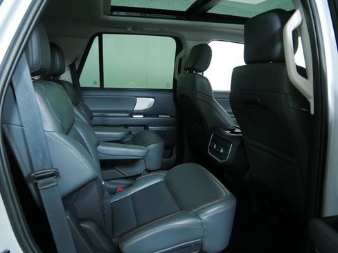Used 2025 Ford Expedition Active AWD/4WD image 12