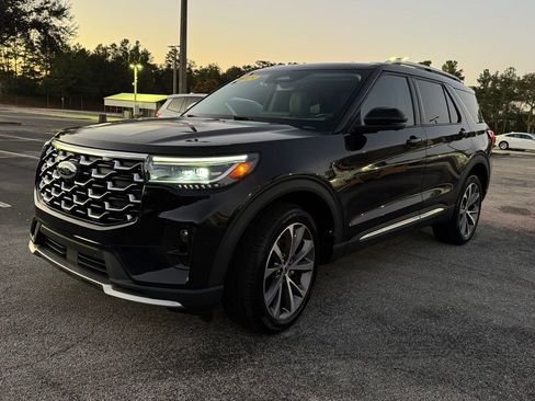 Used 2025 Ford Explorer Platinum w/ Ultimate Package image 3