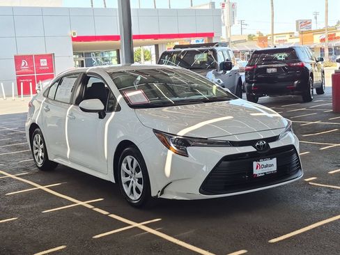 Used 2024 Toyota Corolla LE FWD image 2