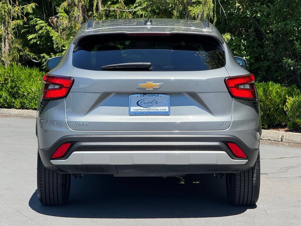 Used 2025 Chevrolet Trax LT FWD image 27