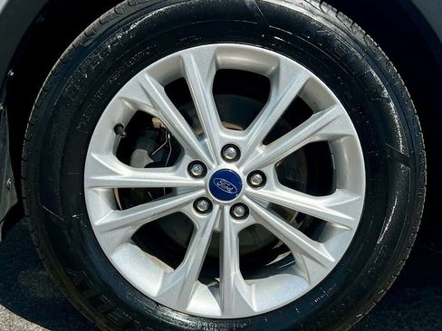Used 2017 Ford Escape SE w/ Equipment Group 201A FWD image 30
