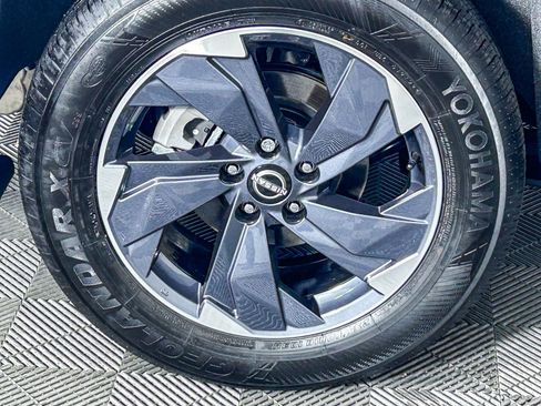 Certified 2025 Nissan Rogue SV image 11