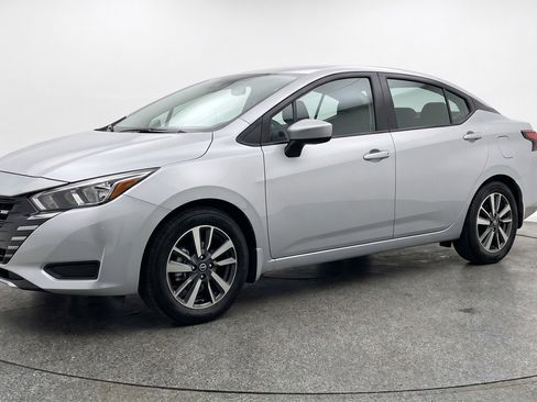 Used 2025 Nissan Versa SV FWD image 3