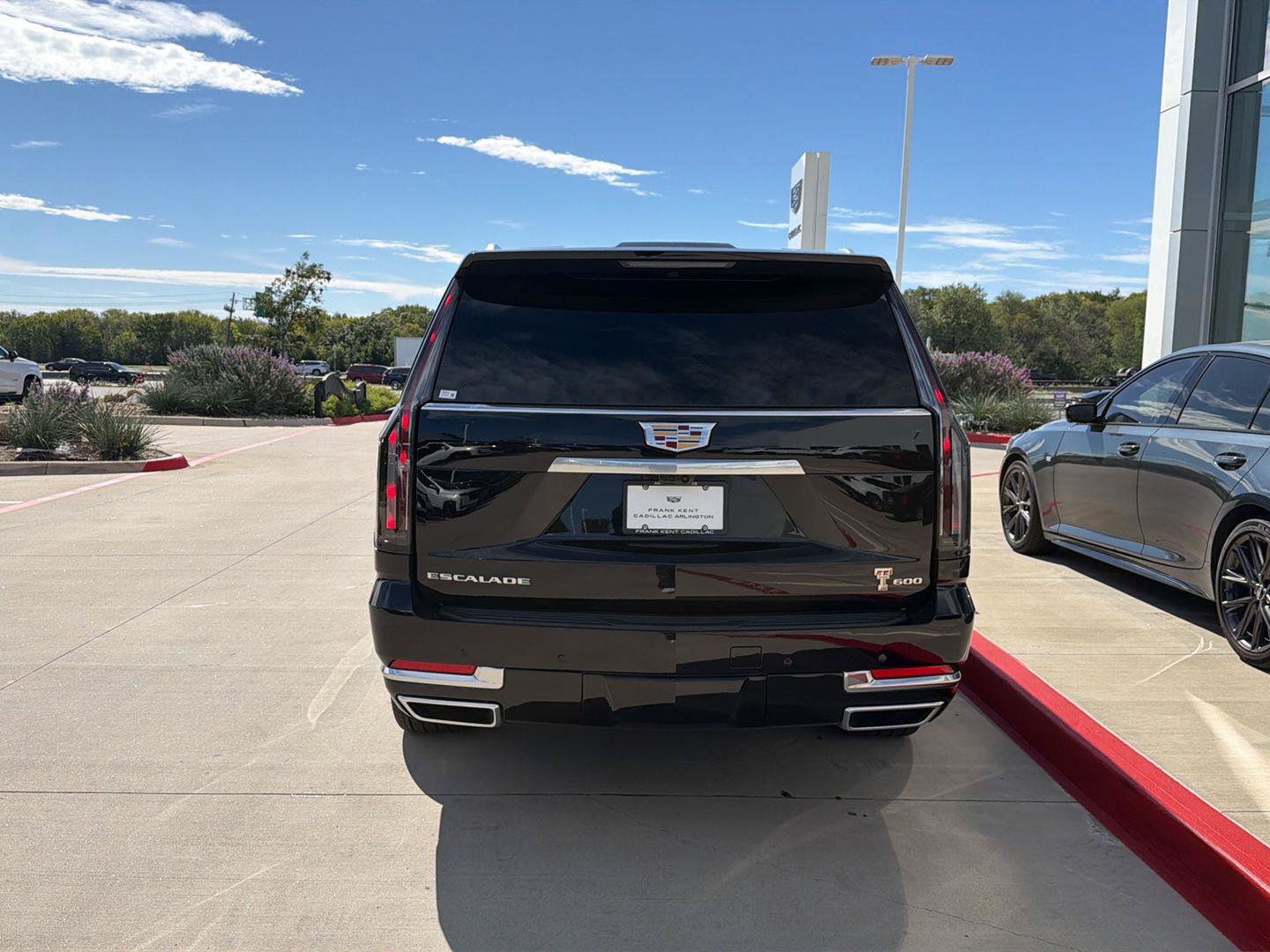 Used 2025 Cadillac Escalade ESV Premium Luxury w/ Touring Package AWD/4WD image 4